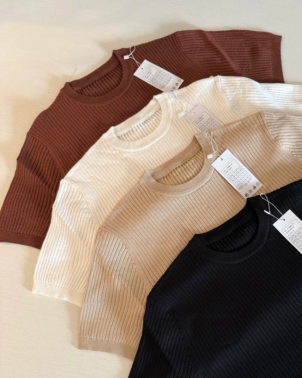 CAMISETA EM TRICÔ OLD MONEY (Padrão Zara)