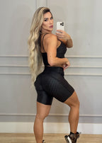 Conjunto Fitness Brocado Top Preto com Nó e Short Preto