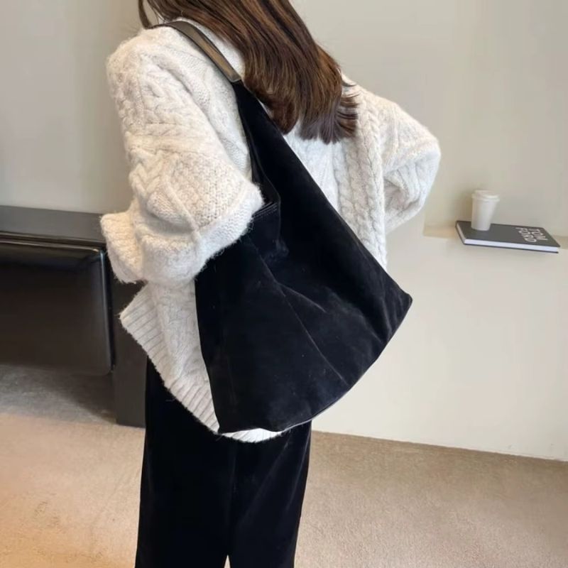 Bolsa Feminina de Ombro Tipo Saco em Suede Sintético Estilo Camurça Ayla