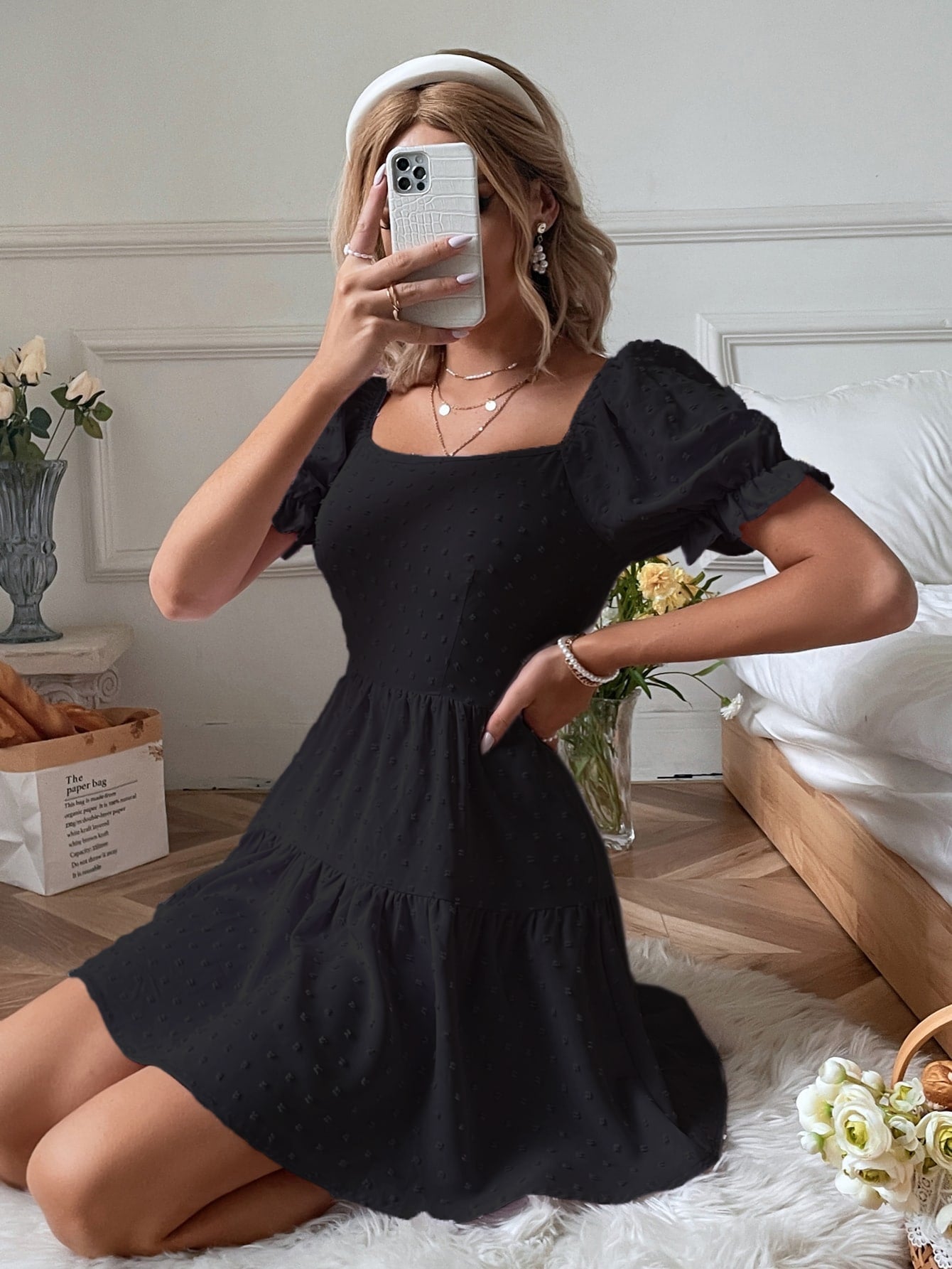 Vestido de Bolinhas com Babado
