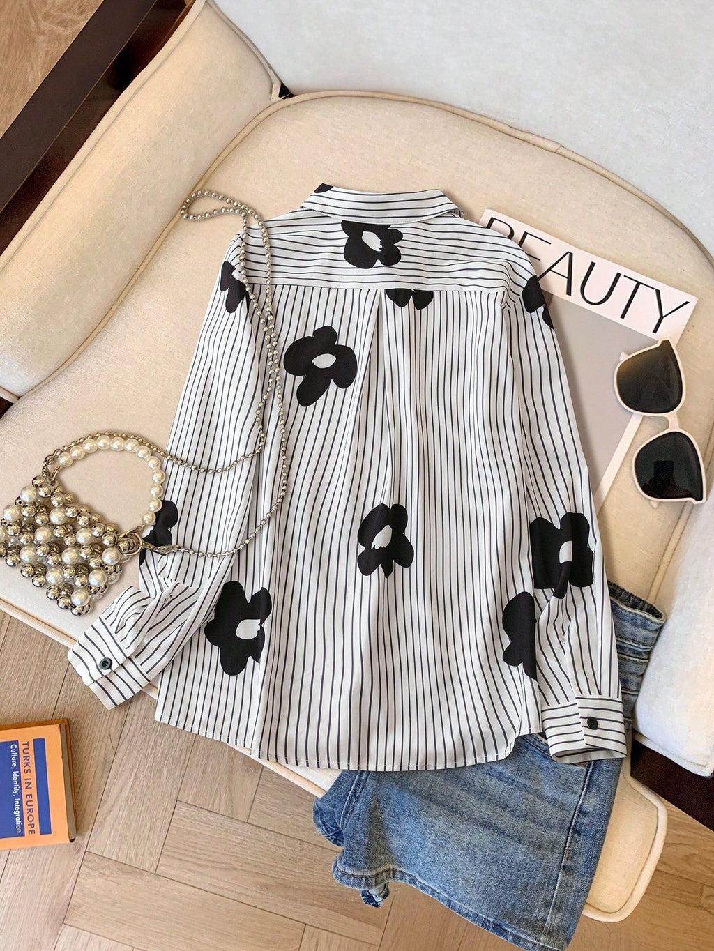 Camisa Listrada Com Flores